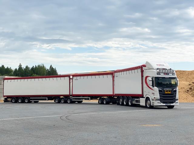 Nu tillåter Trafikverket 34,5 meter långa lastbilar. Vi har testat!